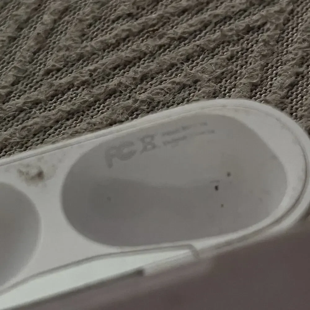 Authentic Apple AirPods Pro 1st Generation Oem Wireless Charging Case Earbuds